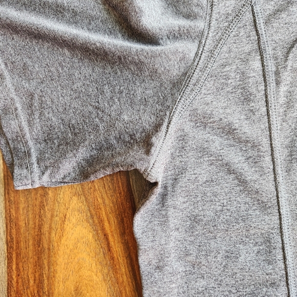 Reebok Men's Short Sleeve Shirt Large Gray Nice & Comfy - Picture 2 of 6